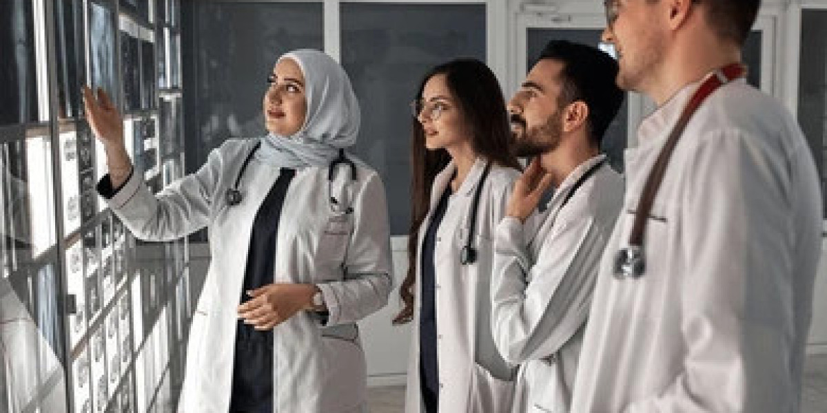 Pursue MBBS in Egypt – Detailed Overview of Curriculum, Clinical Training, and Living Conditions for 2025